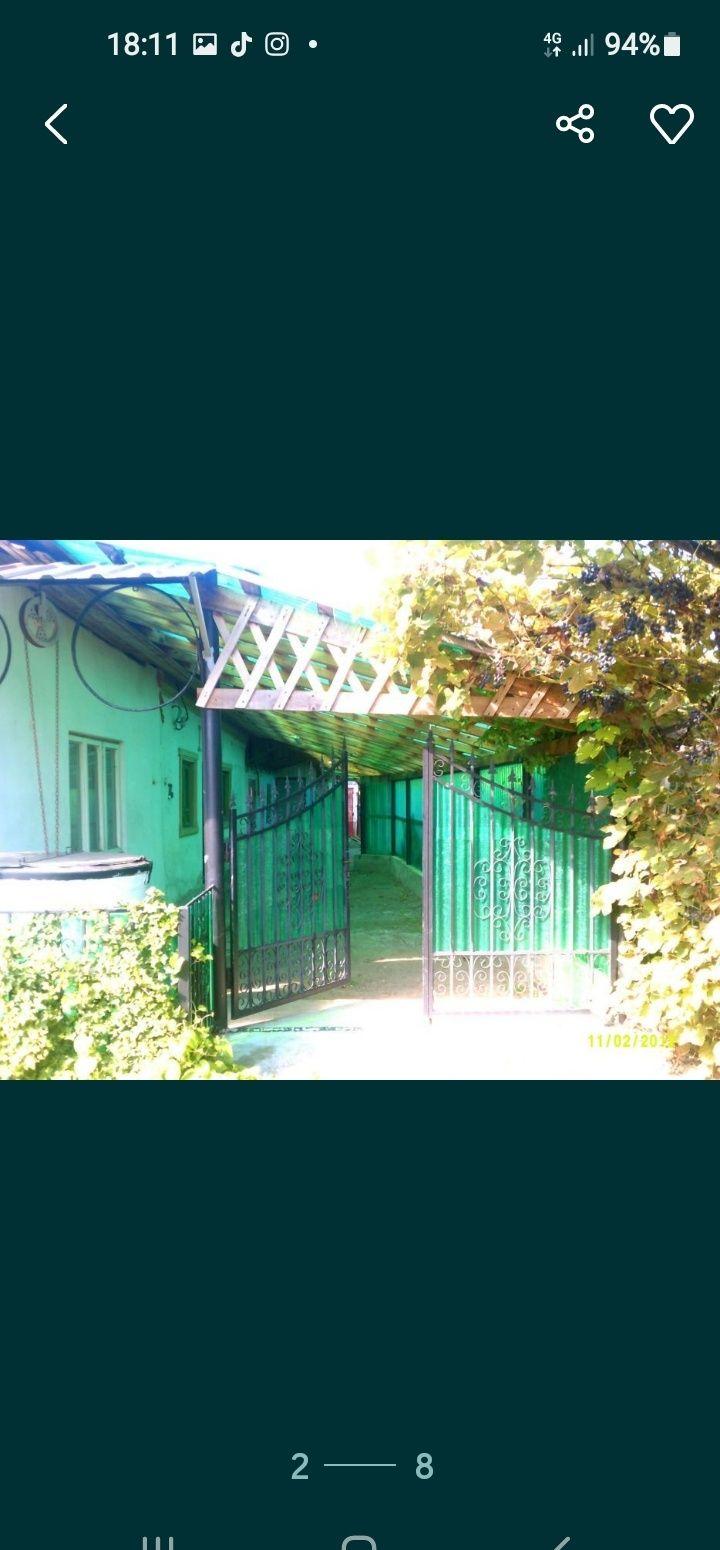 Vând casa sau schimb cu.apartament sau garsoniera an topoloveni