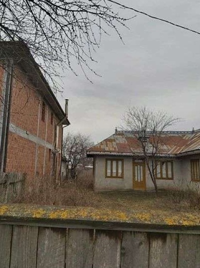 Vand casa si teren situata in satul Malul Alb