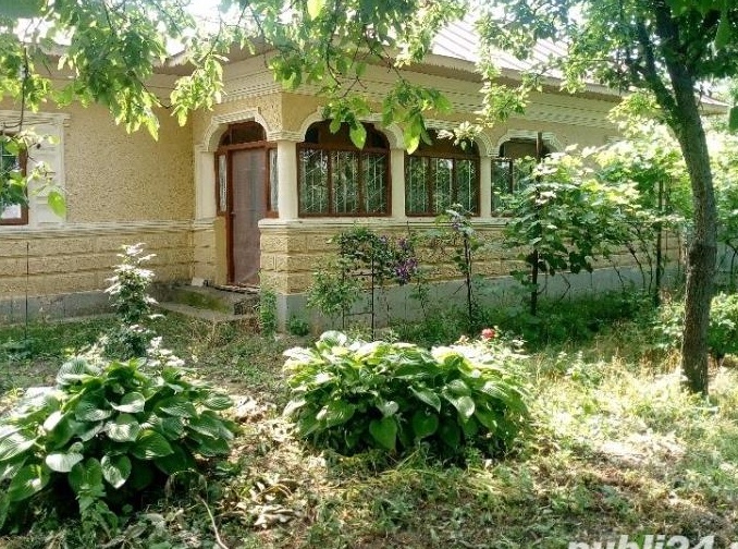 Vand casa si terenul aferent