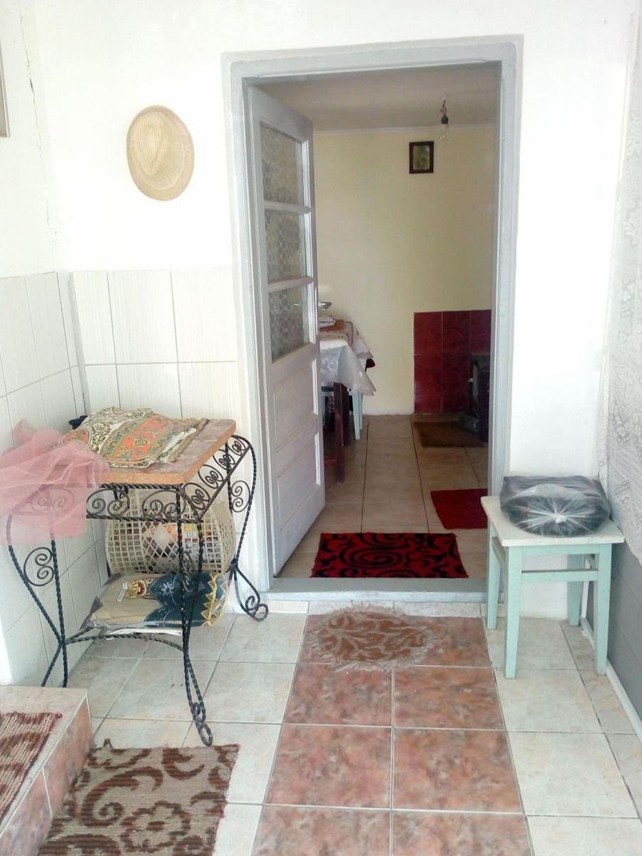 Vand casa si terenul aferent