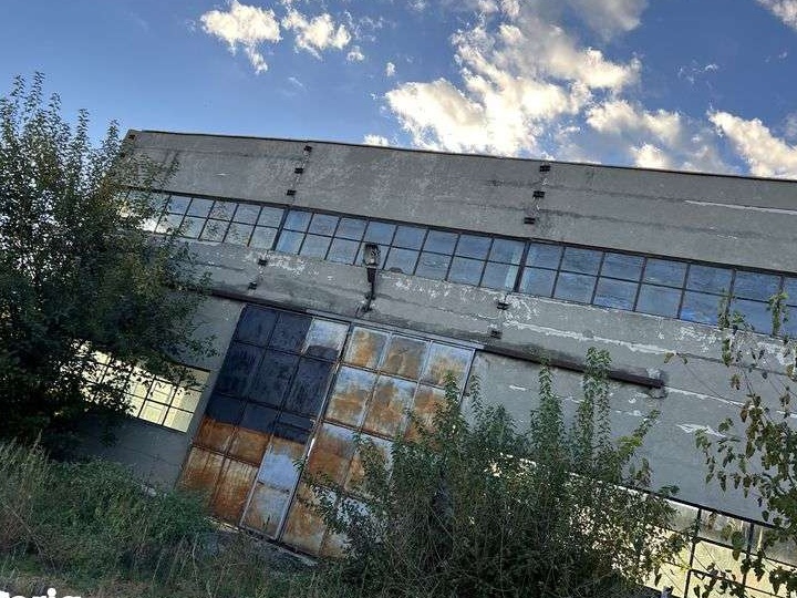 Vand casa+teren intravilan+hale industriale!