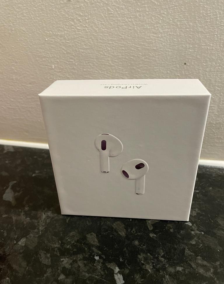 Vând căști AirPods 3