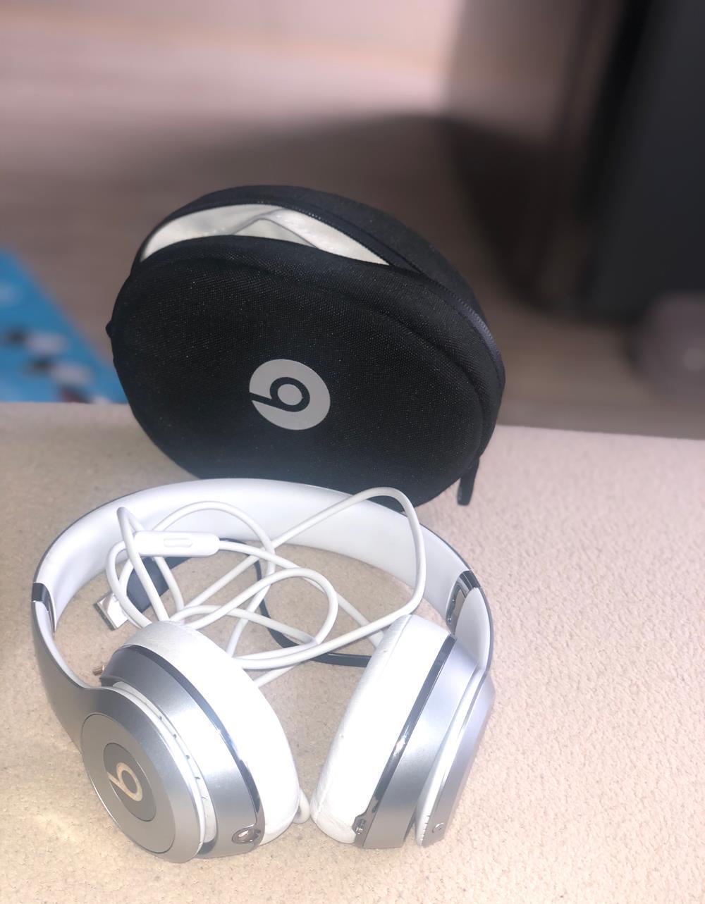 Vand casti wireless beats solo 3