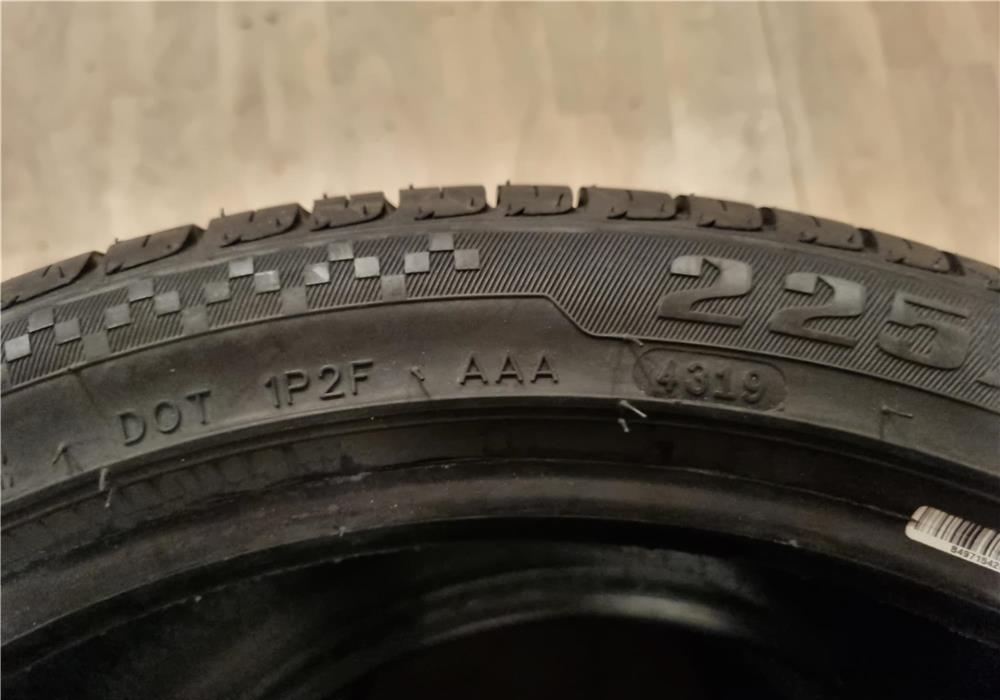VÂND CAUCIUCURI 225/40/18