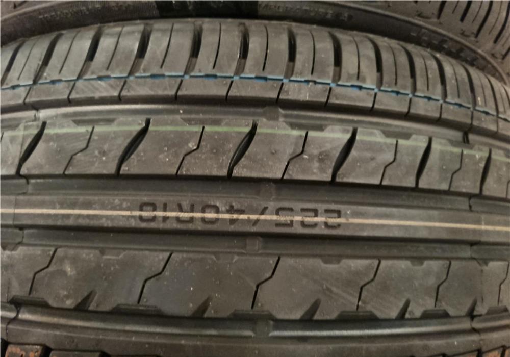 VÂND CAUCIUCURI 225/40/18