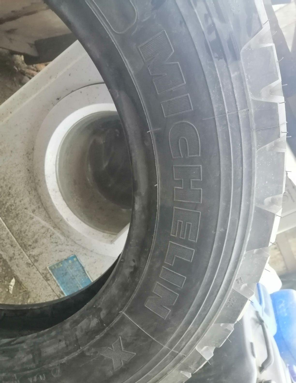 Vând cauciucuri remorca umflate și cauciucuri tractor fata