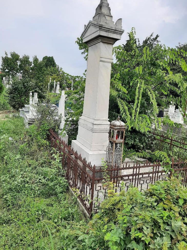 Vand cavou cu 2 locuri + monument funerar (Craiova, cimitir Ungureni)