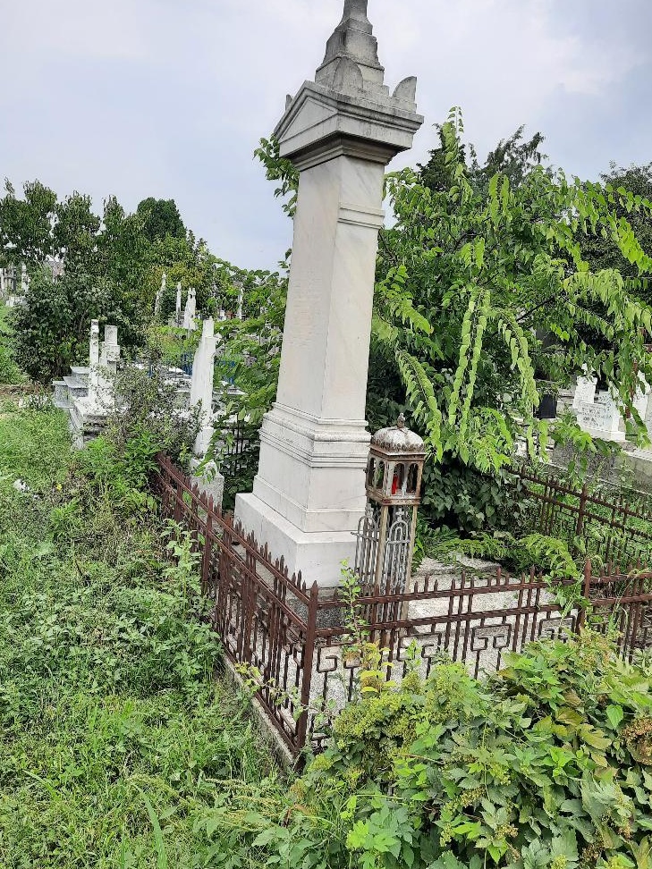 Vand cavou cu 2 locuri + monument funerar (Craiova, cimitir Ungureni)