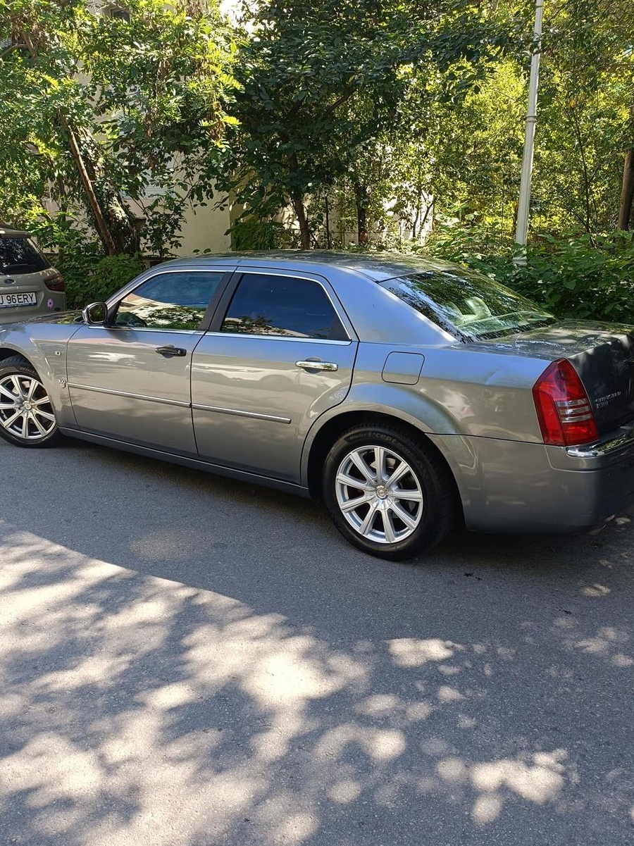 Vând Chrysler 300c