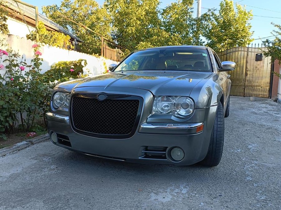 Vând Chrysler 300c