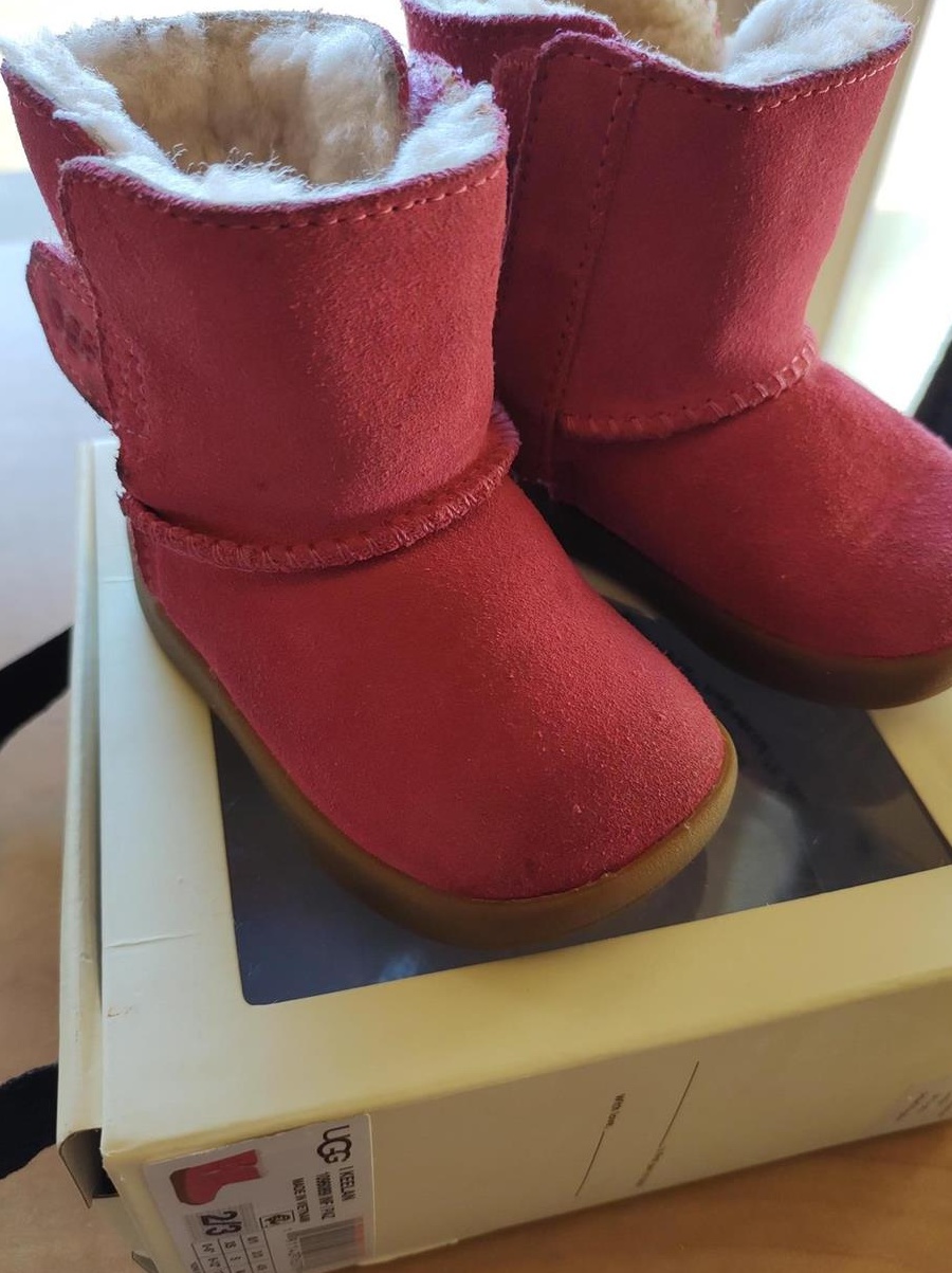 Vând cizme originale din piele, UGG, mărimea 18