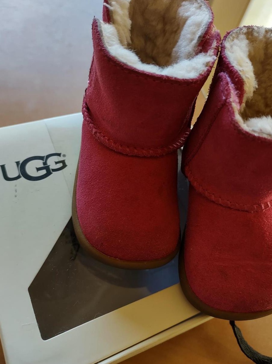 Vând cizme originale din piele, UGG, mărimea 18