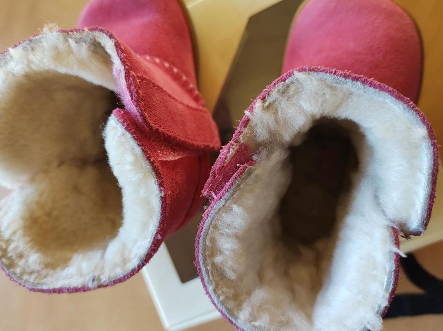 Vând cizme originale din piele, UGG, mărimea 18