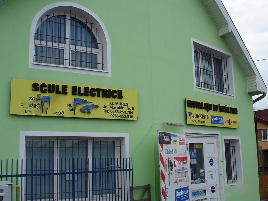 Vand cladire si teren 4512 mp str. Dezrobirii Tg. Mures