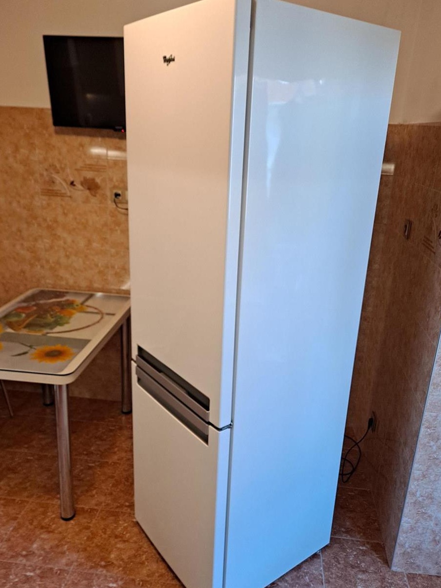 Vand combina frigorifica Whirlpool BLF 9121W 370 l