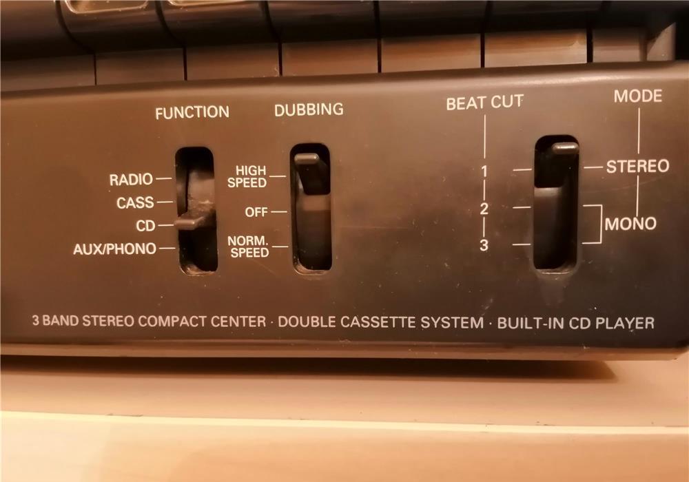 Vand combina GRUNDIG CCD 300. si boxe PHILIPS