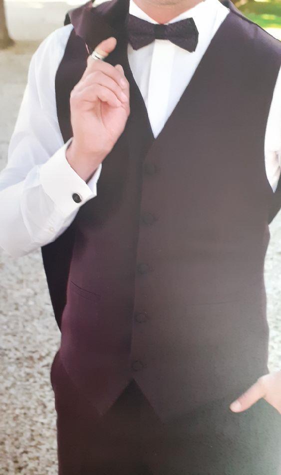 Vând costum bărbați