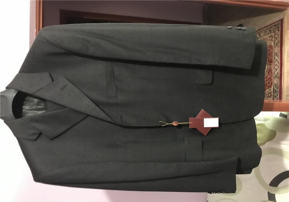 Vând costume măsura 54-56.