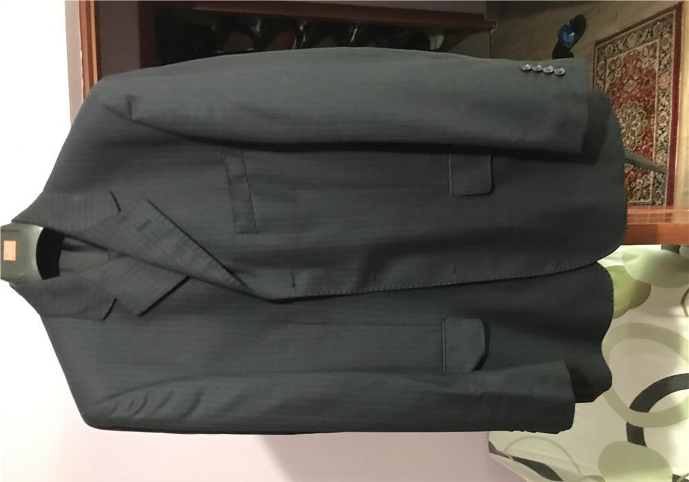 Vând costume măsura 54-56.