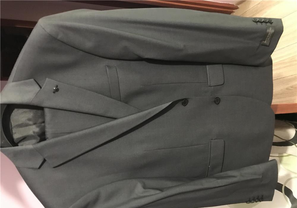 Vând costume măsura 54-56.