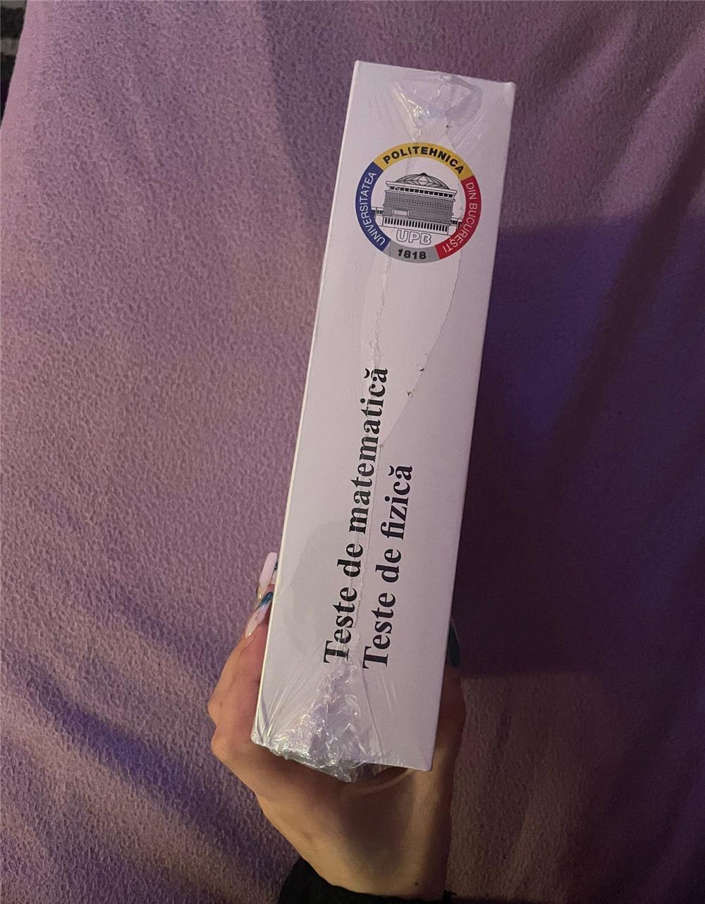 Vând culegere de admitere Politehnica fizica an2020