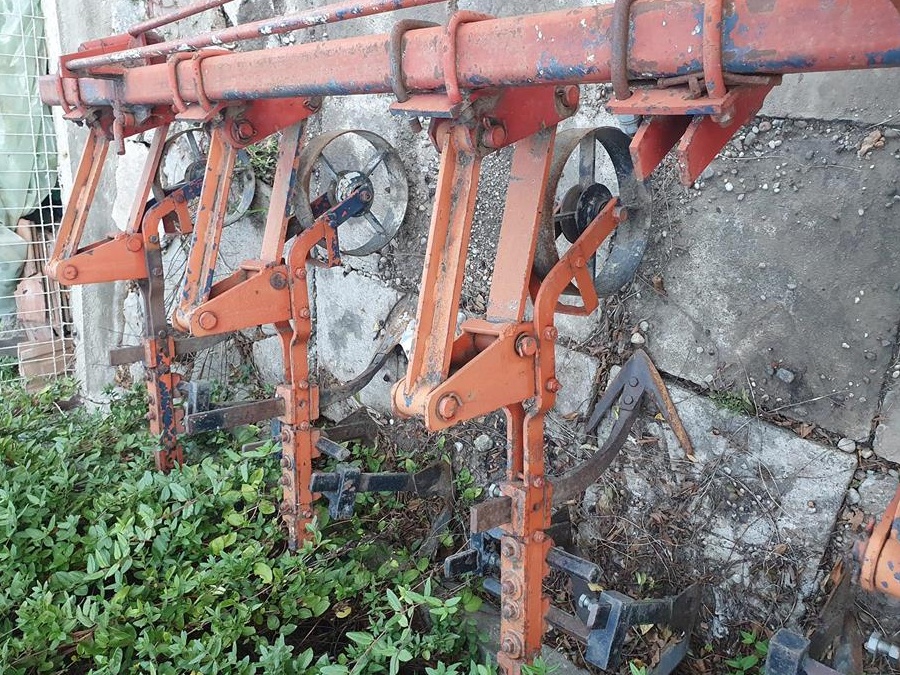 Vand cultivator pe 6 randuri