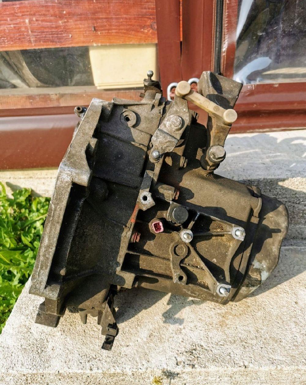 Vând cutie de viteze manuală pentru autoturism Peugeot 307 benzină 1,6
