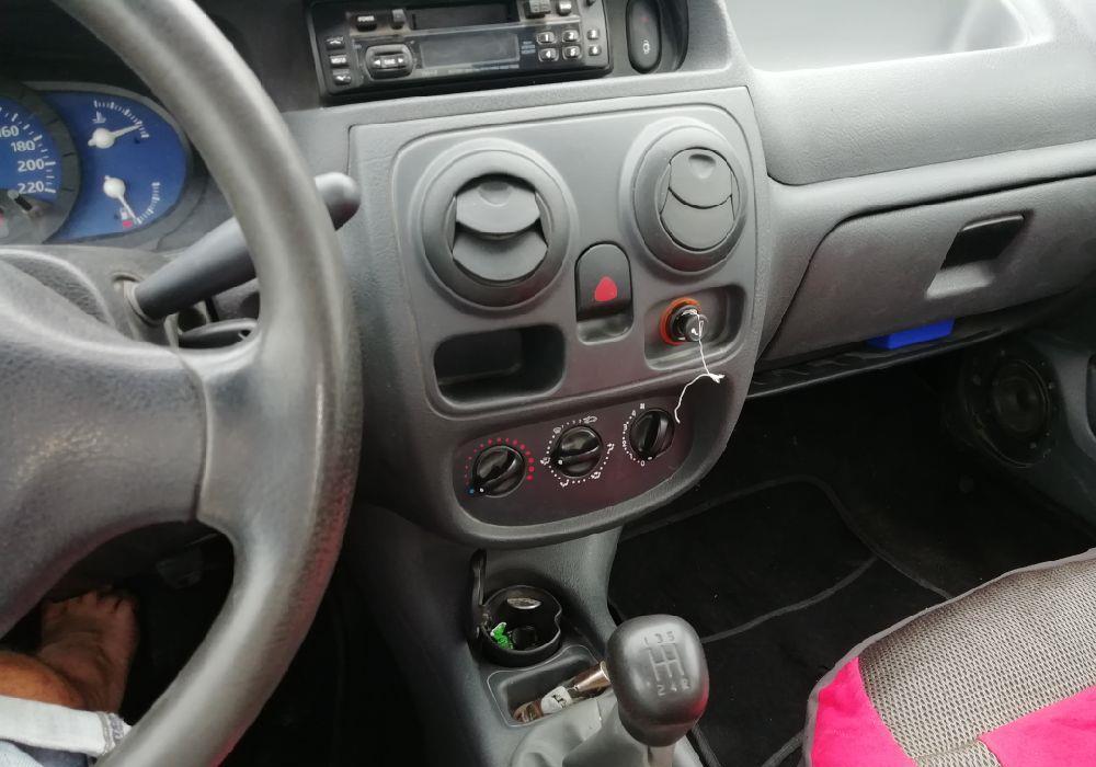Vând Dacia solenza