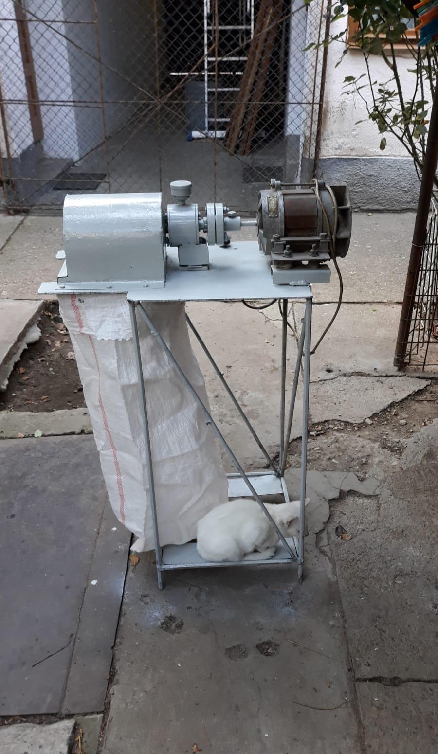 Vand despoitor porumb cu motor electric 220 v