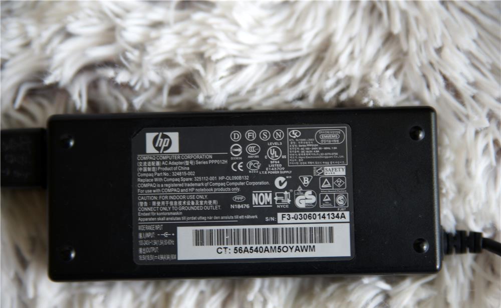Vand diverse alimentatoare la 12 V, 18,5 V, 19 V, 20 V