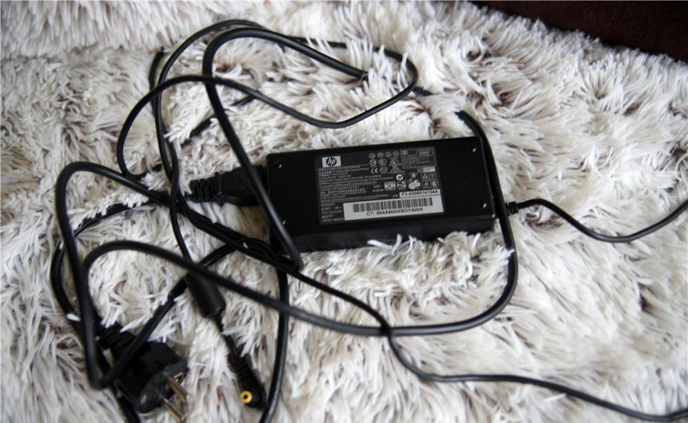 Vand diverse alimentatoare la 12 V, 18,5 V, 19 V, 20 V