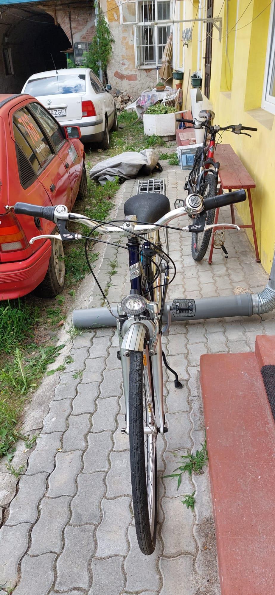 Vând doua biciclete în tandem la pachet,un mounten bike și una de dama.