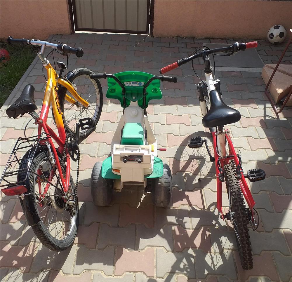 Vând două biciclete și o tricicletă electrică