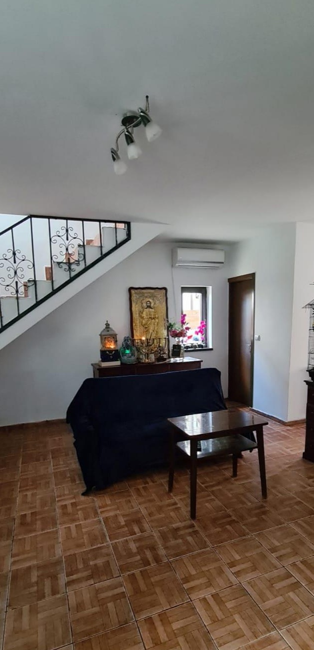Vând duplex, Comuna Berceni, str. Cazanului, zona stadion, central!