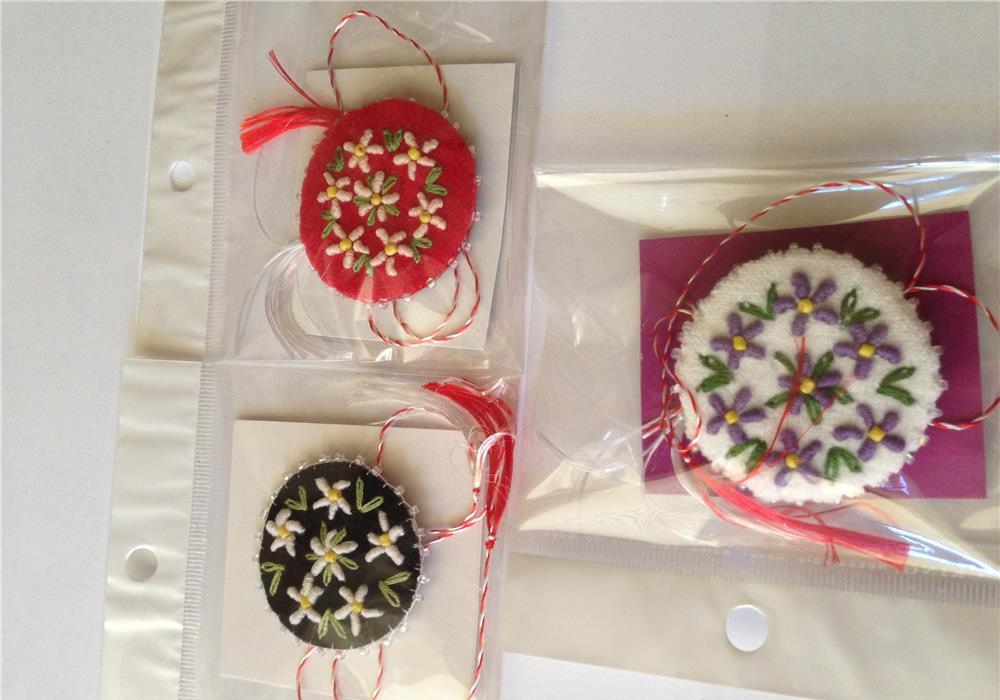 Vand en gros martisoare si felicitari hand made