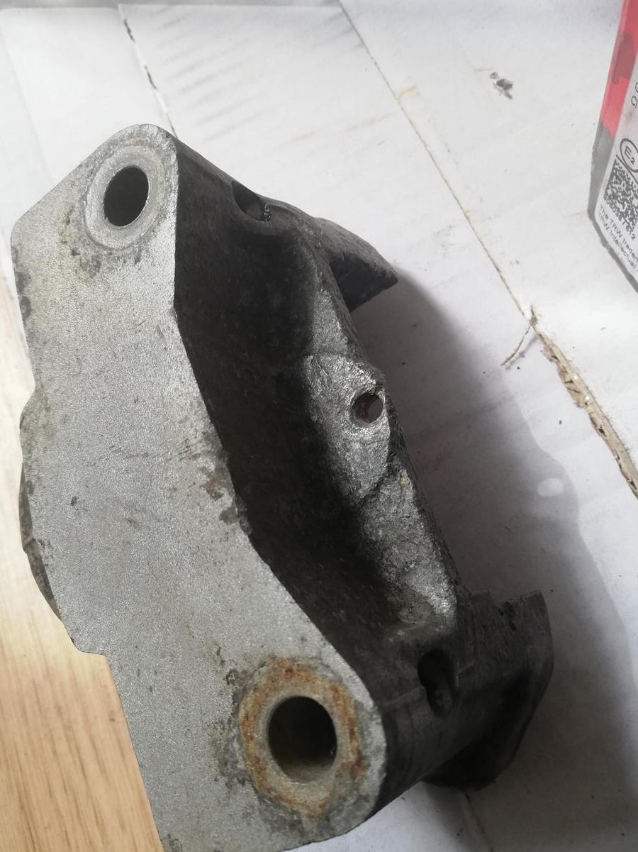 Vând etriere fata și spate second-hand pentru Citroen C5 2001 sedan HDI 110CP bună stare.