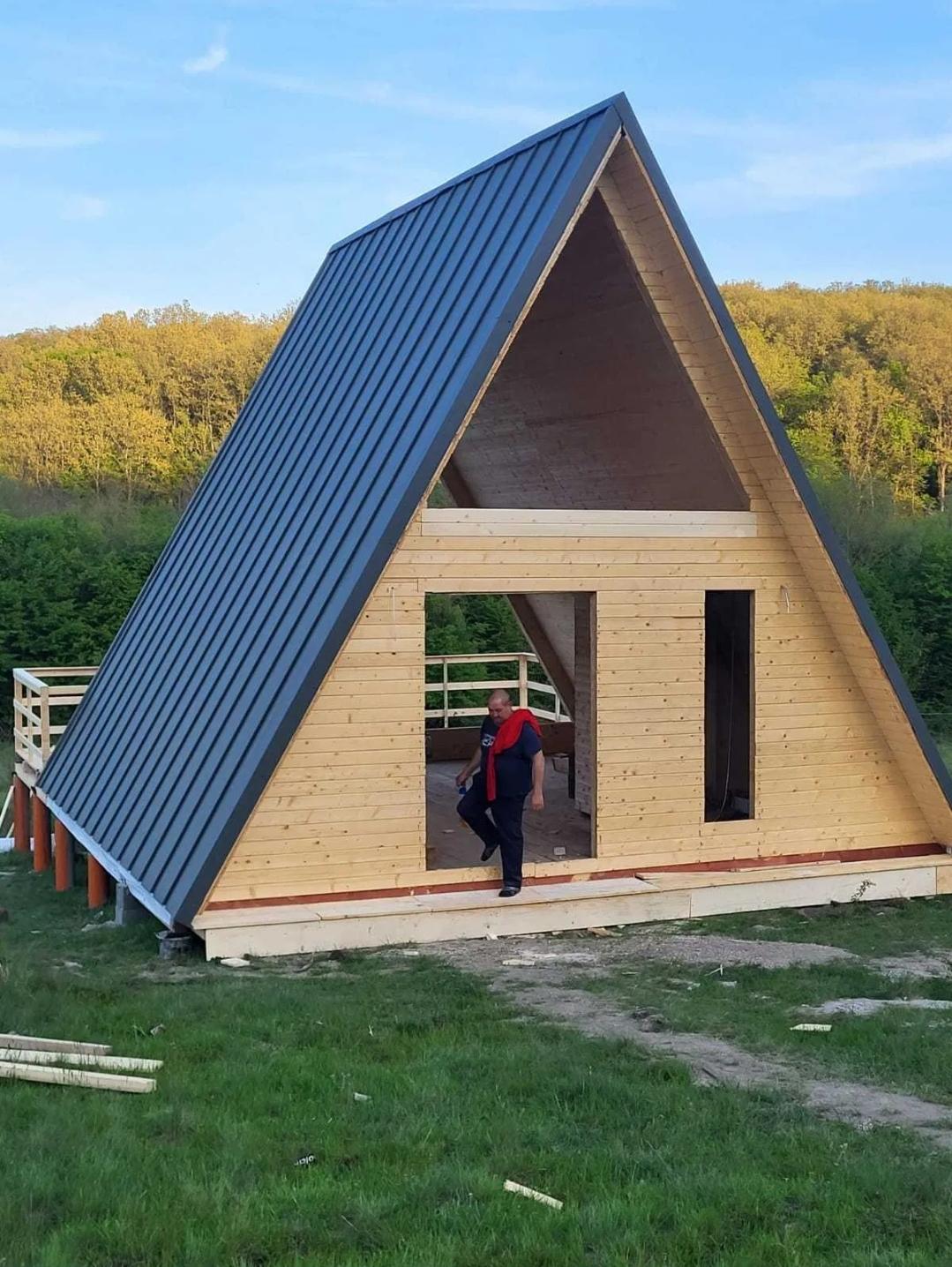 Vând execut case modulare cabane