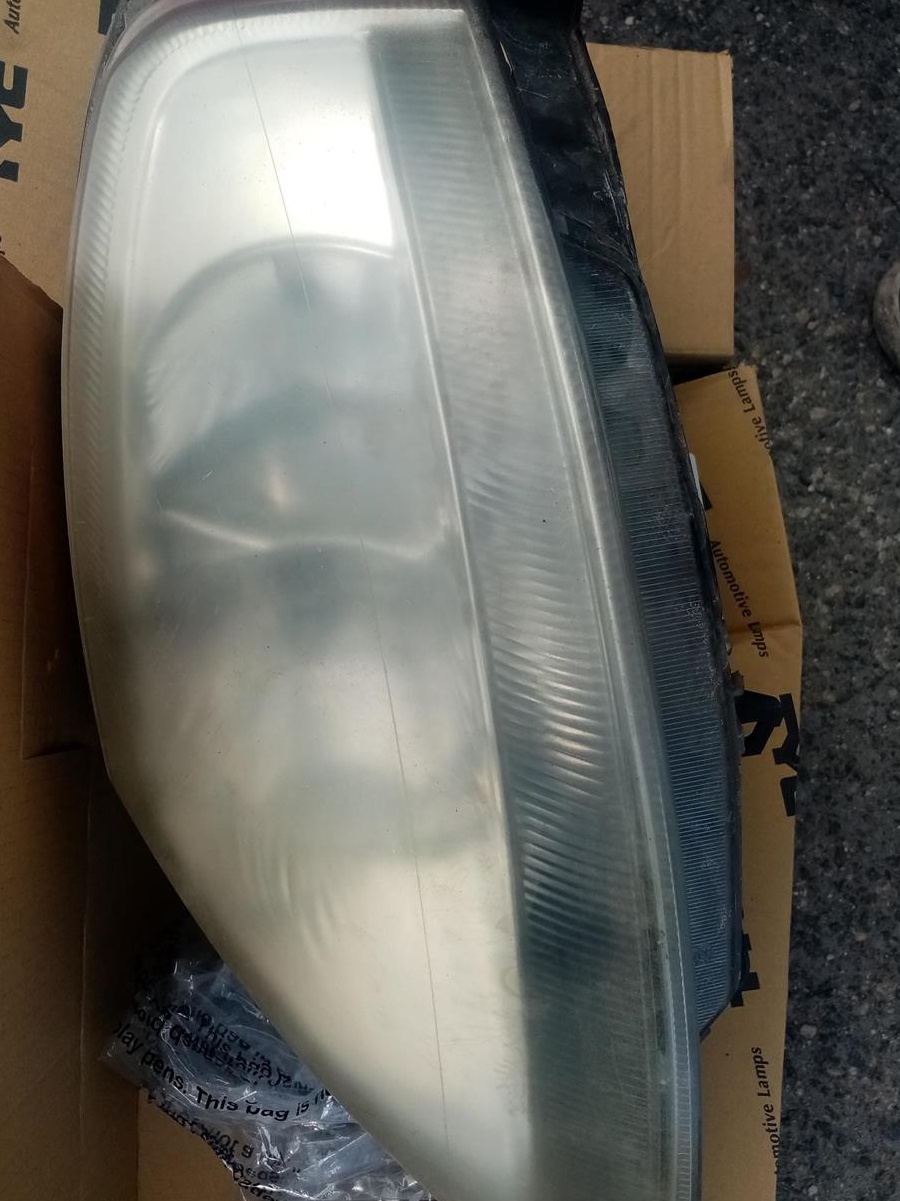 Vând faruri de Citroen C3