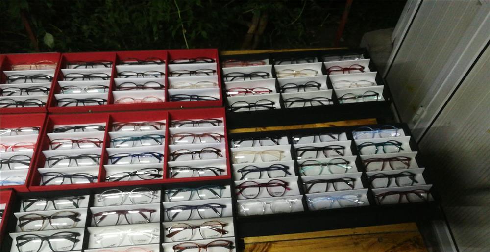 Vand firma distributie rame ochelari