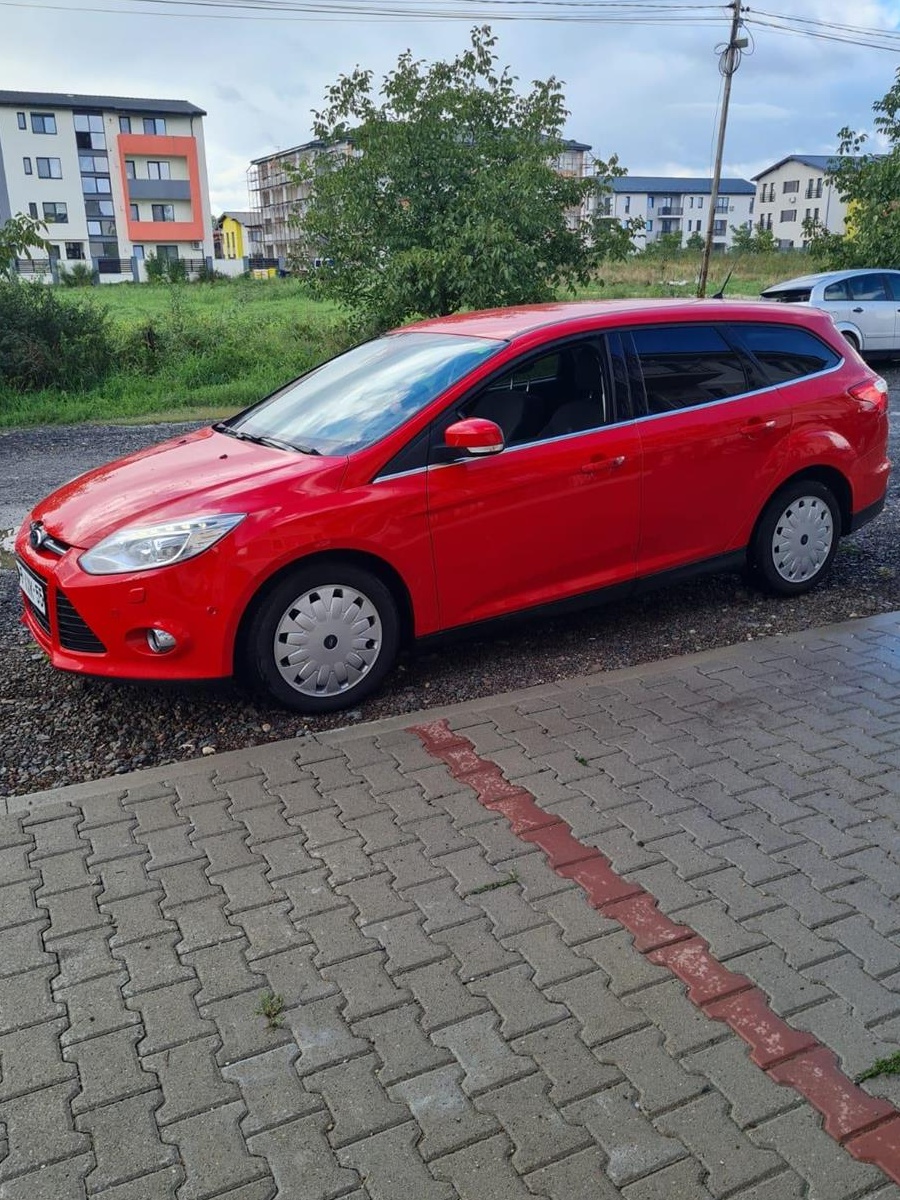 Vând ford focus 2013