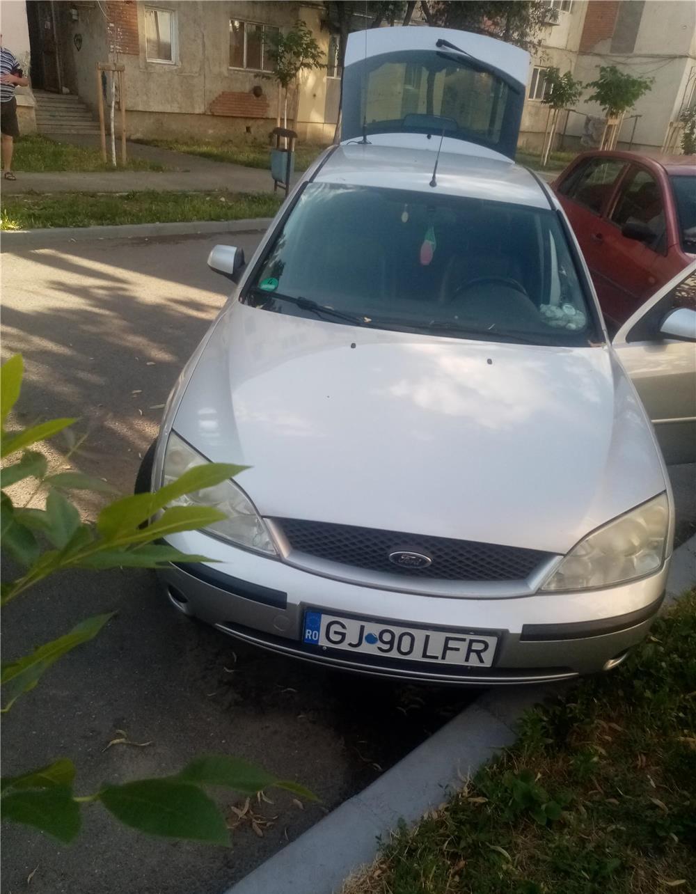 Vând ford mondeo