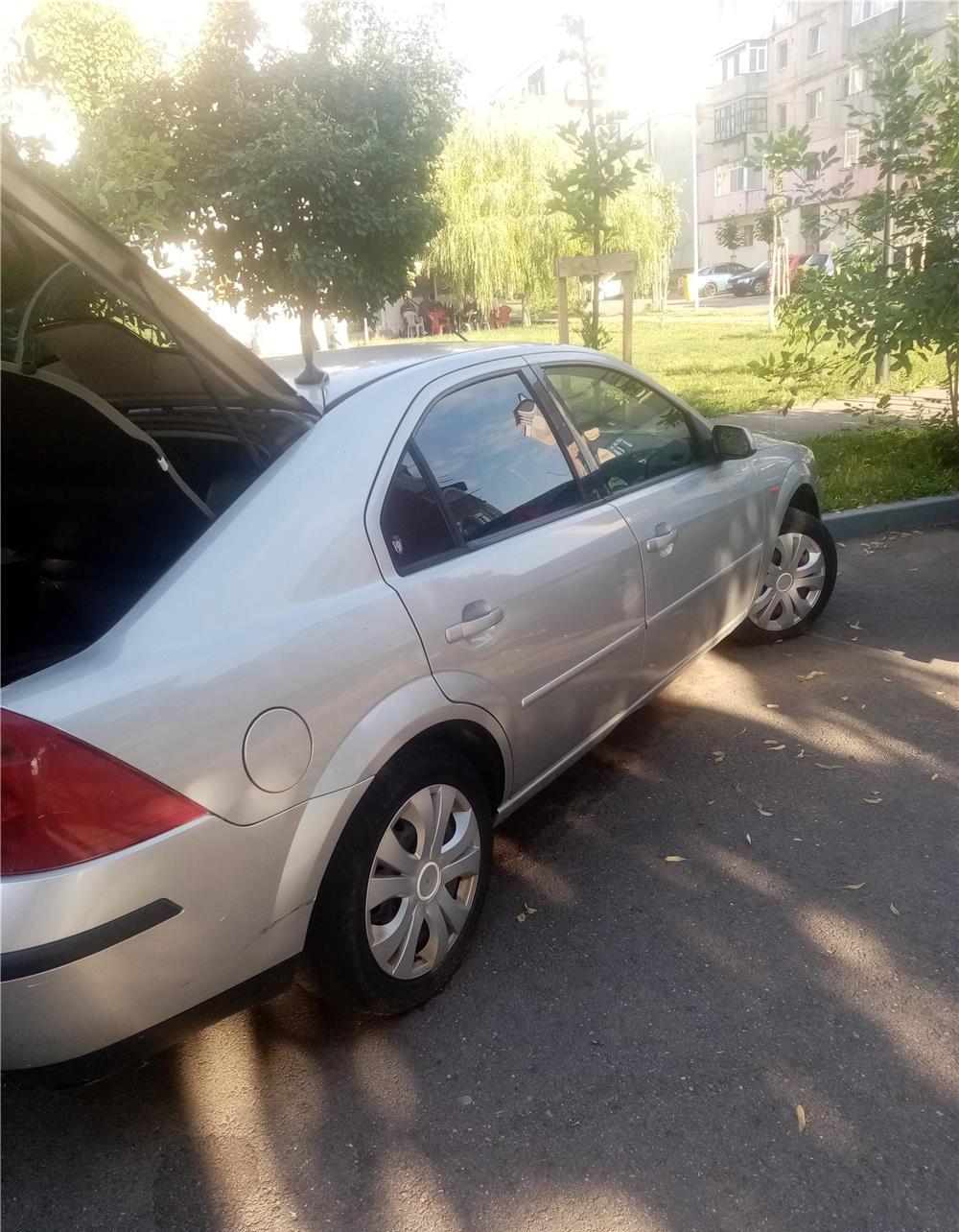Vând ford mondeo