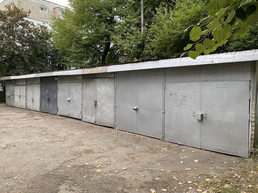 Vand garaj auto in Cornisa Bistritei