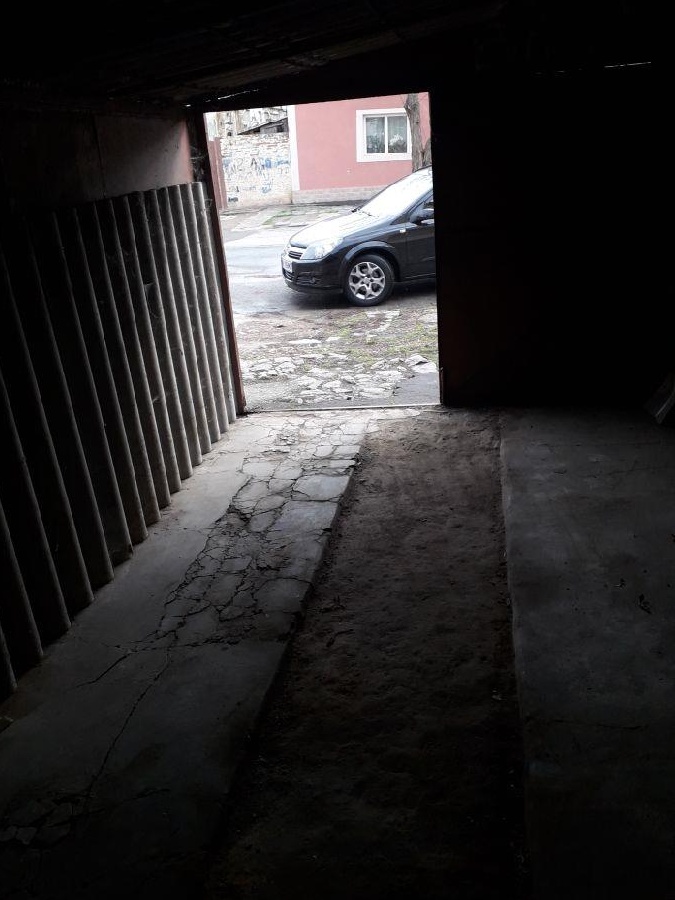 Vând  GARAJ ,zonă centrală