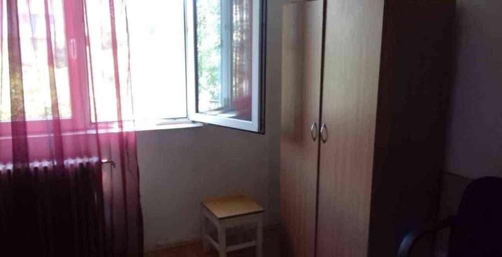 Vand garsoniera etaj 3, zona ,, Calea Buziasului " Str.Marius Nemtoc