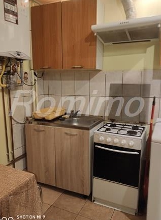 Vand garsoniera mobilata si utilata cu CENTRALA PROPRIE pe gaz, parter, zona Bucovina