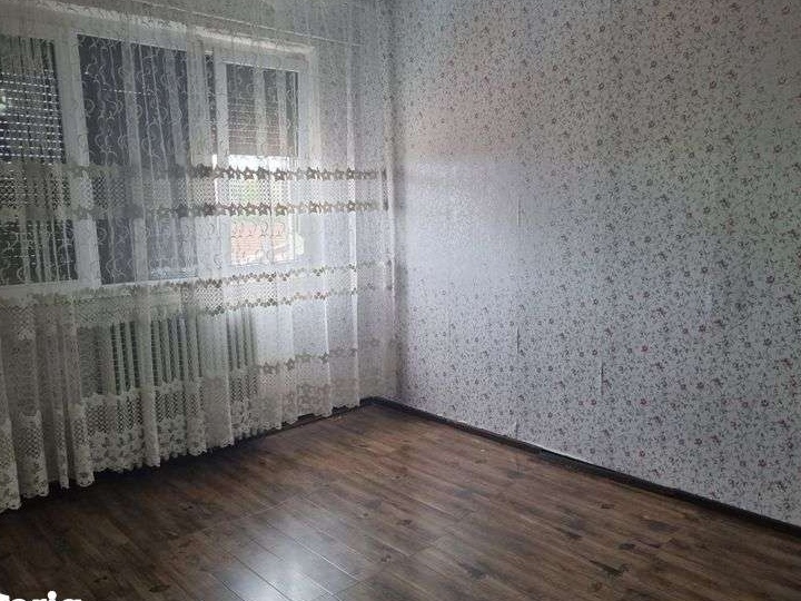 Vand garsoniera, pret usor negociabil..35.000 €