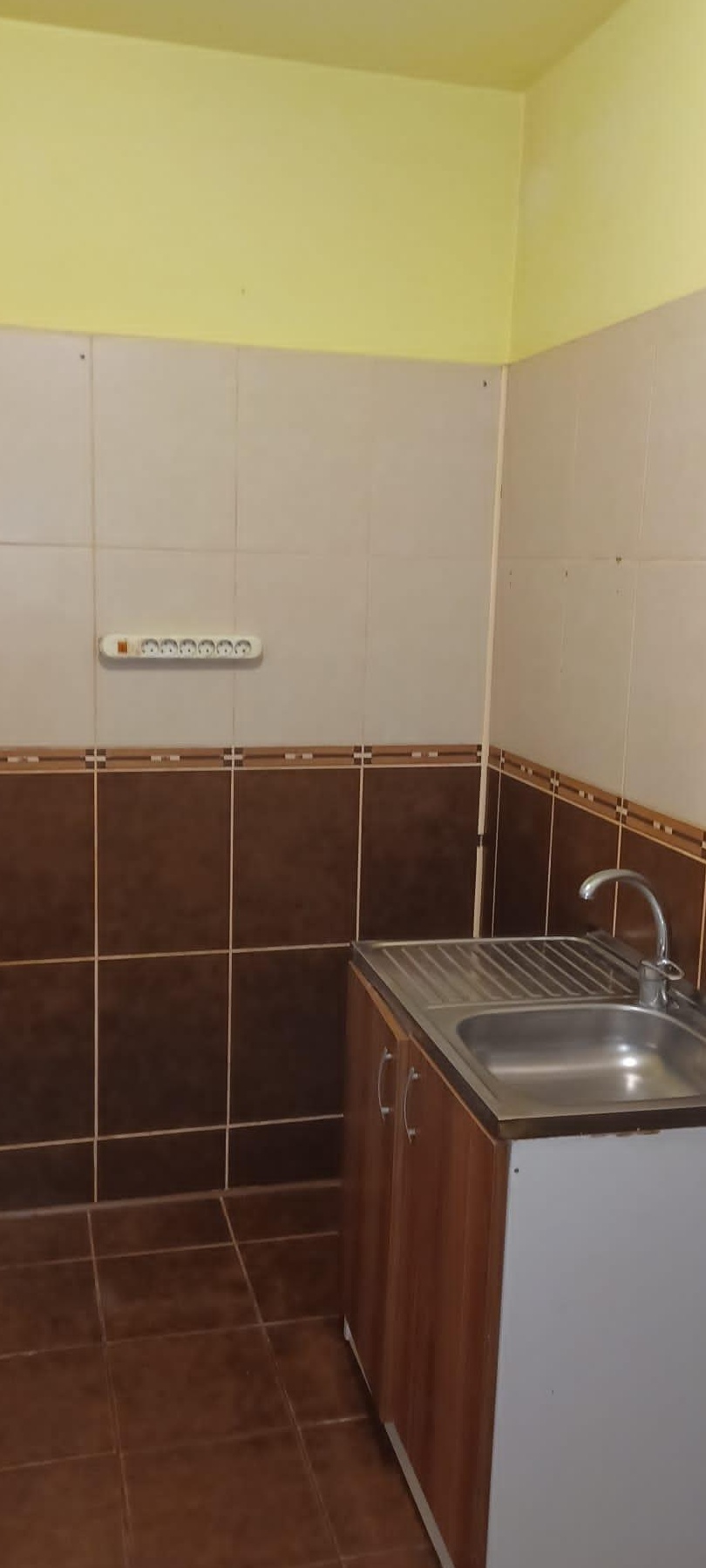 Vând garsoniera strada Voila parter Piata sudului metrou