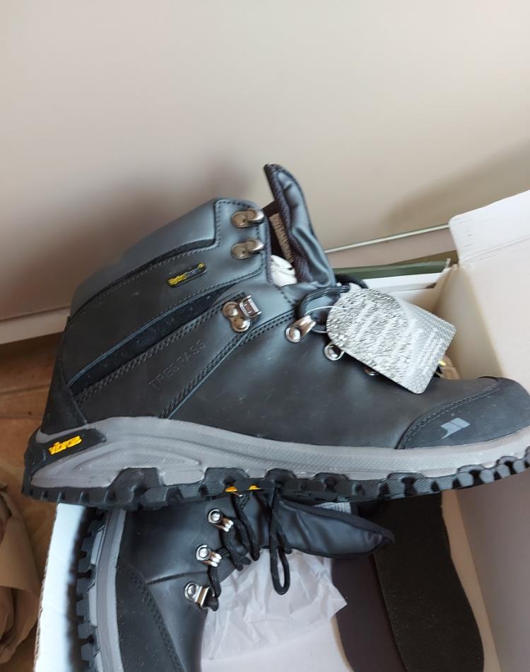 vand ghete piele impermeabila Trespass 42