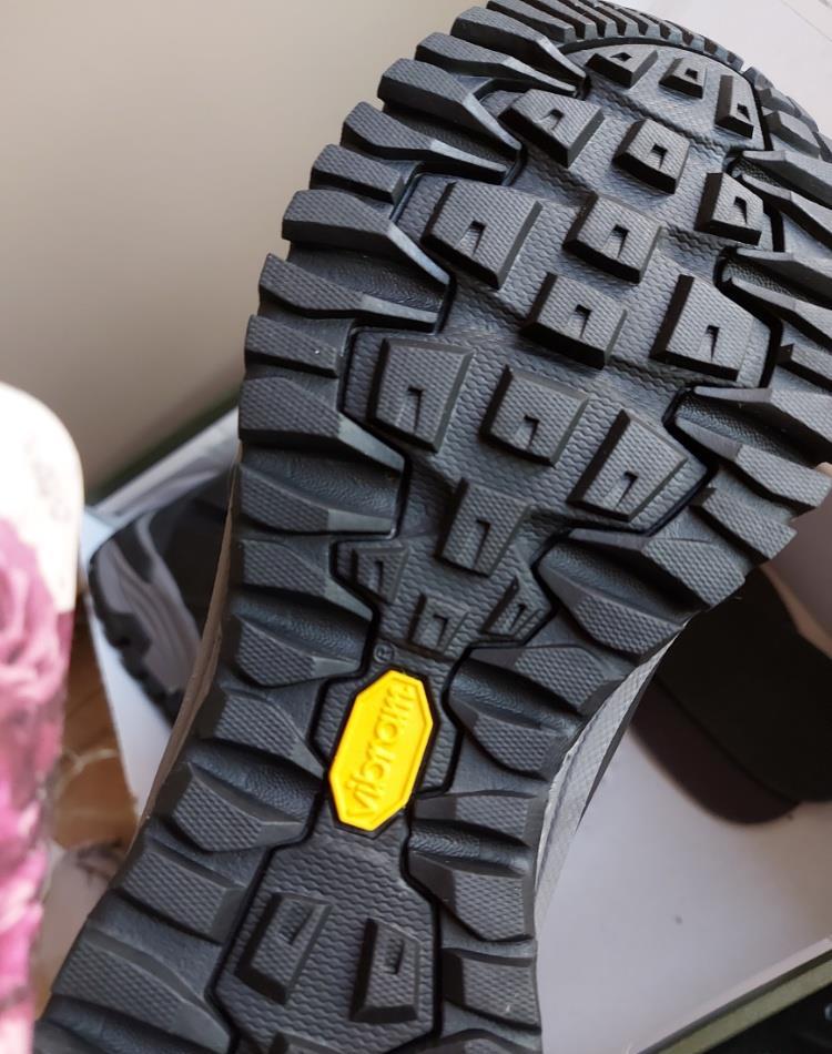 vand ghete piele impermeabila Trespass 42